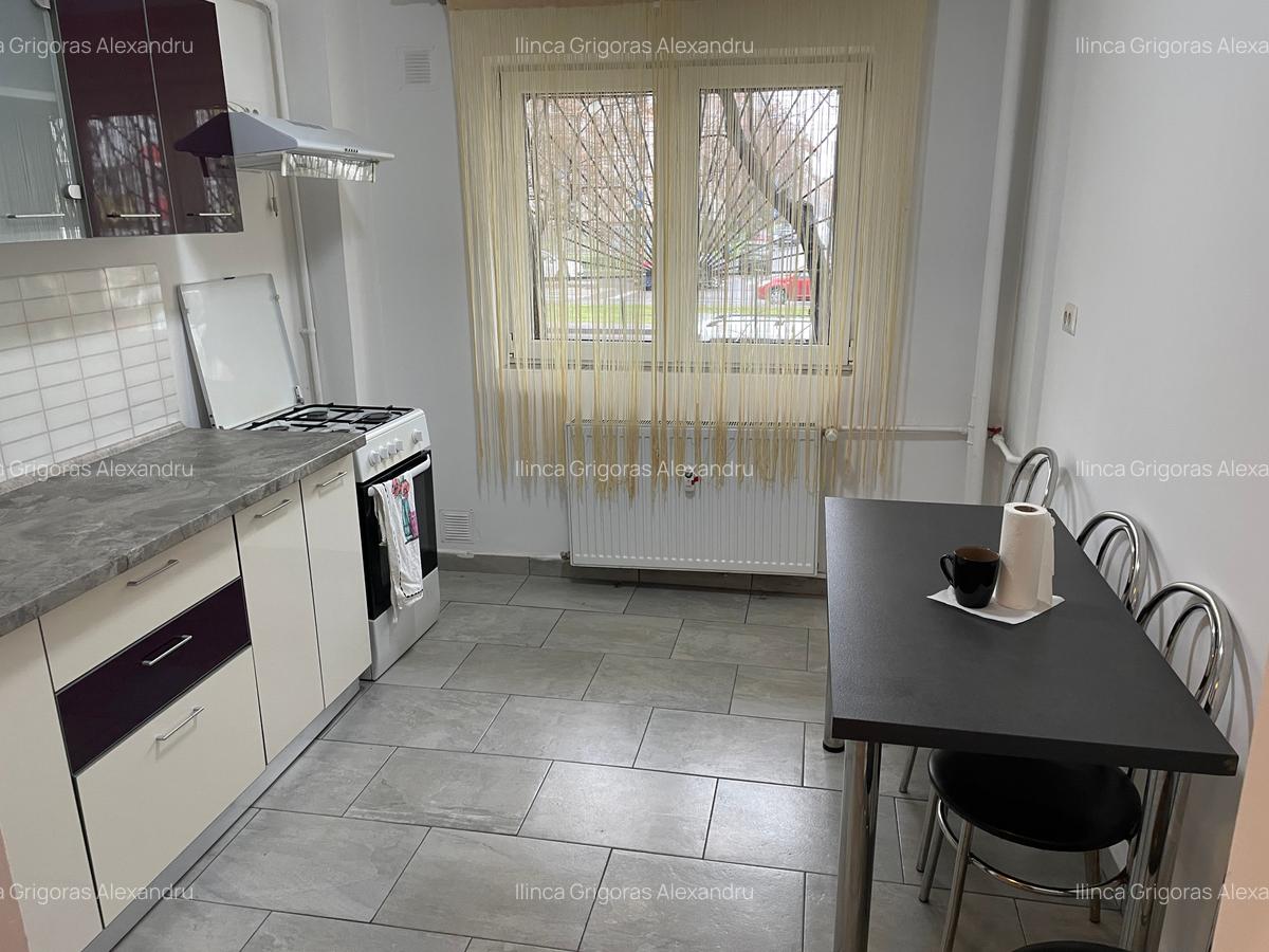 Apartament cu 2 camere semidecomandat, mobilat în 13 Septembrie - 8