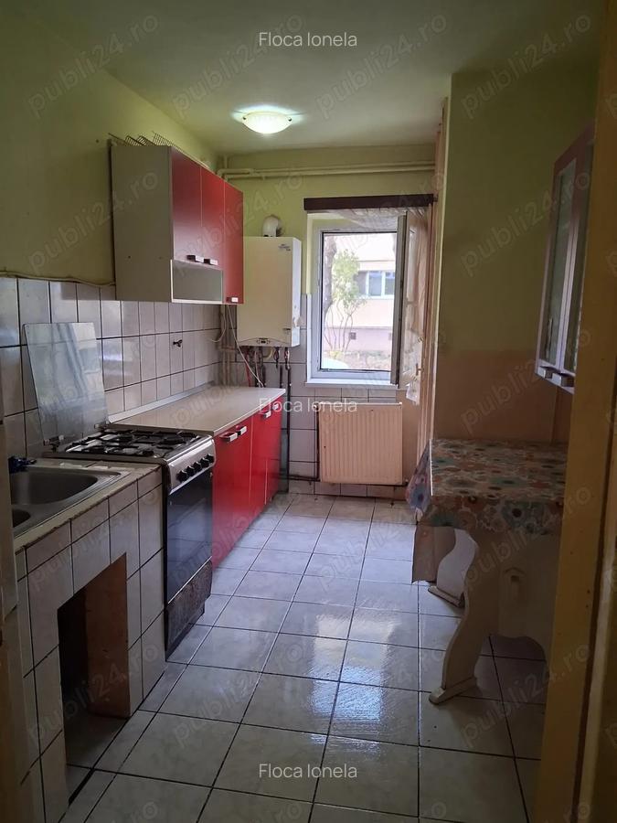 Vand apartament 3 camere decomandat,parter - 8