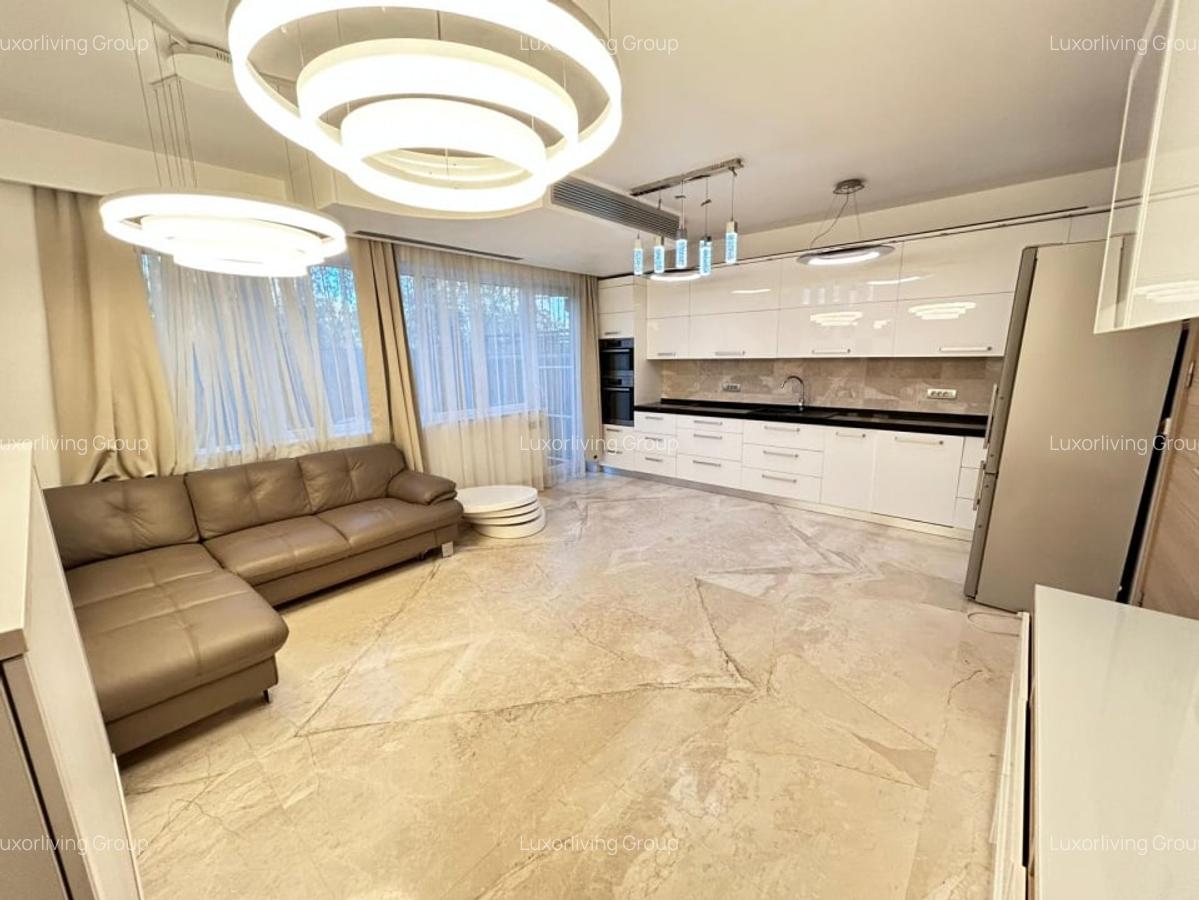 Vila superba in cartier de lux Pipera - piscina exterioara - gradina - 17