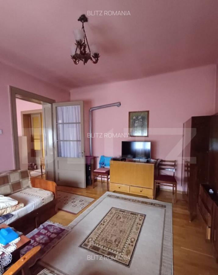 Casa renovabila cu 2 spatii comerciale, 416.6 mp, teren de 7 - 9