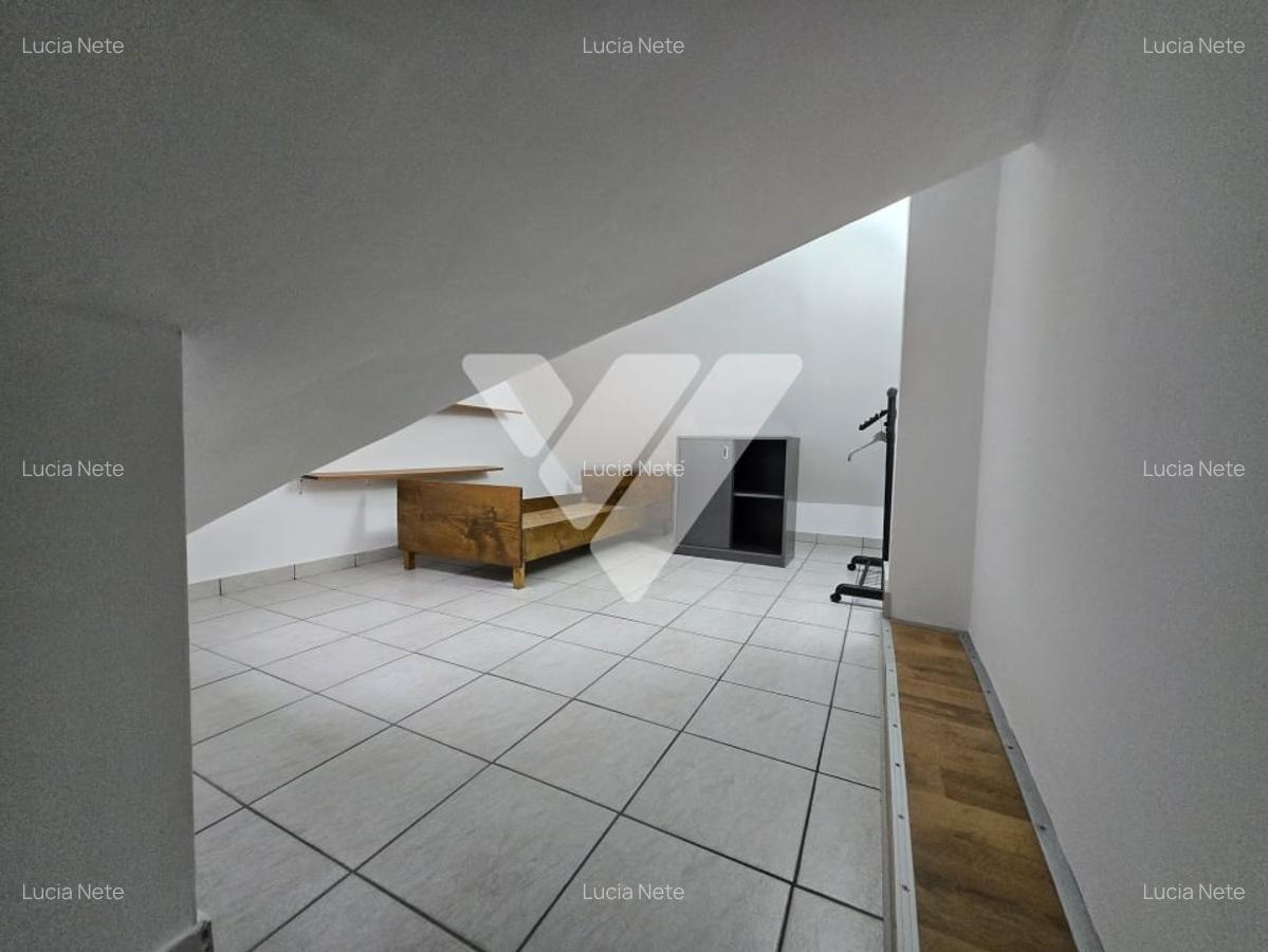 Apartament tip mansarda 3 camere de vanzare Zona Strand - 11