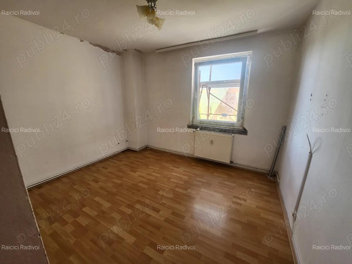 VANZARE ACCELERATA ap 4 camre 80 mp utili - 8 VANZARE ACCELERATA ap 4 camre 80 mp utili - 8