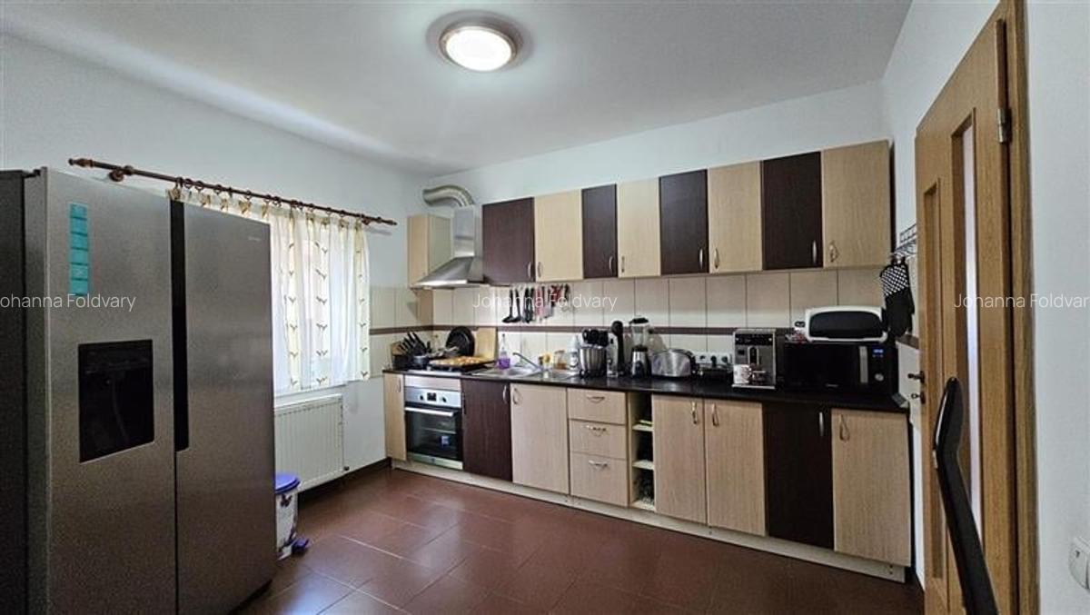 Casă cu 4 camere în Dumbrăvița - 12