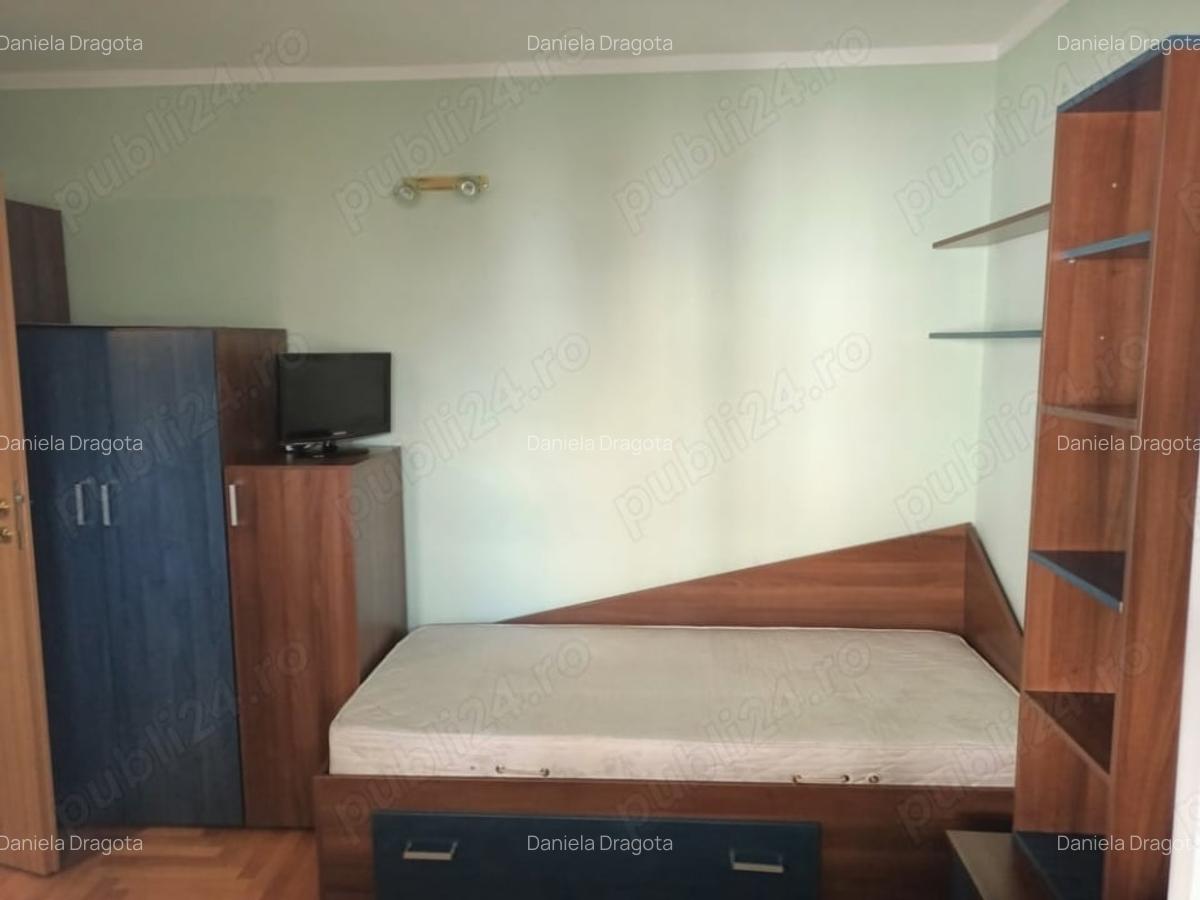 Apartament 3 camere,  decomandate,  zona Central - 4
