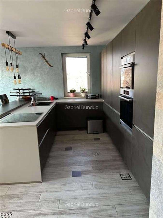 Apartament cu 3 camere decomandat, mobilat în Tractorul - 1