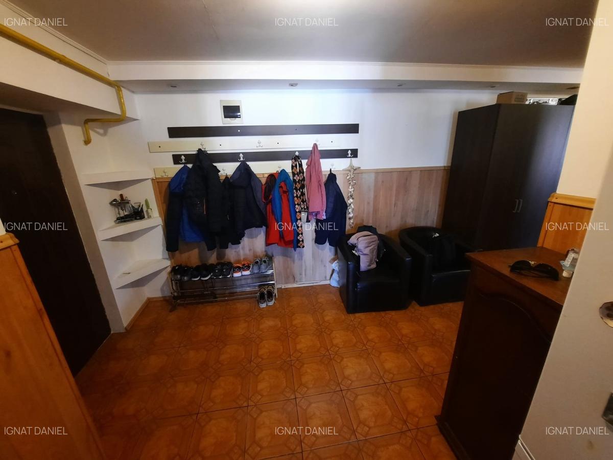 Apartament cu 3 camere decomandat, zona Nicolina - 9