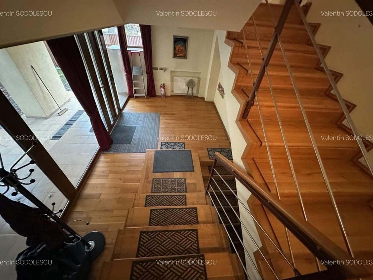 Casă / Vilă cu 6 camere în zona  Calea Aradului - 22