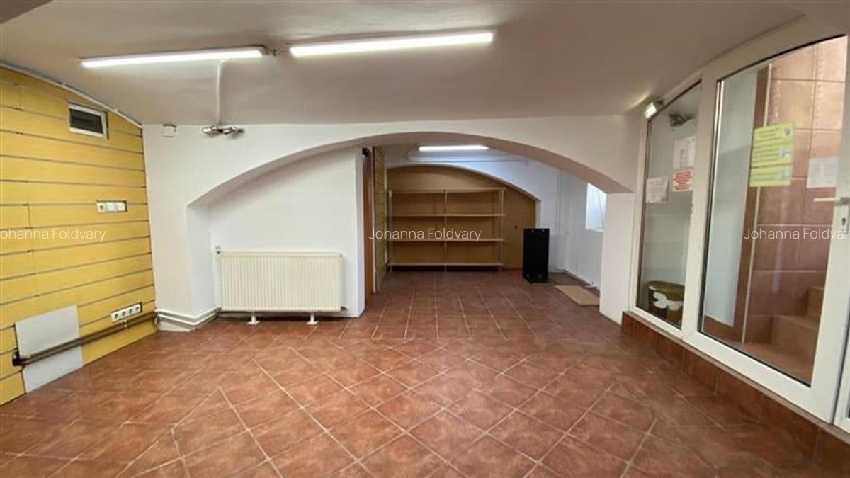 Spatiu de inchiriat la demisol cu intrare de pe strada 16 Decembrie - 8
