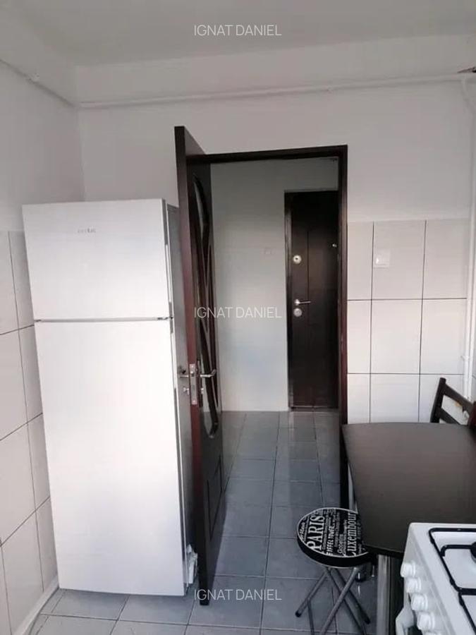 Apartament cu 2 camere, etajul 3/4,  zona Podu Ros - 3