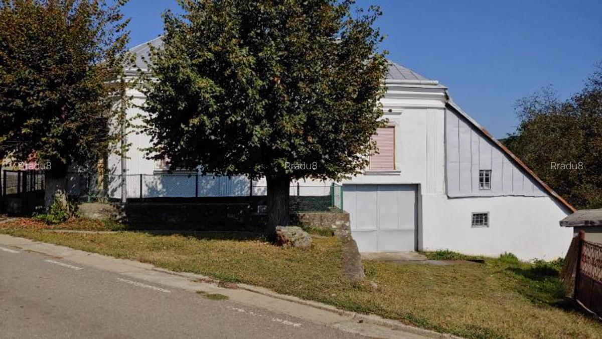 Casă de vânzare – 5 încăperi, 150 m² utili, garaj, demisol - 2