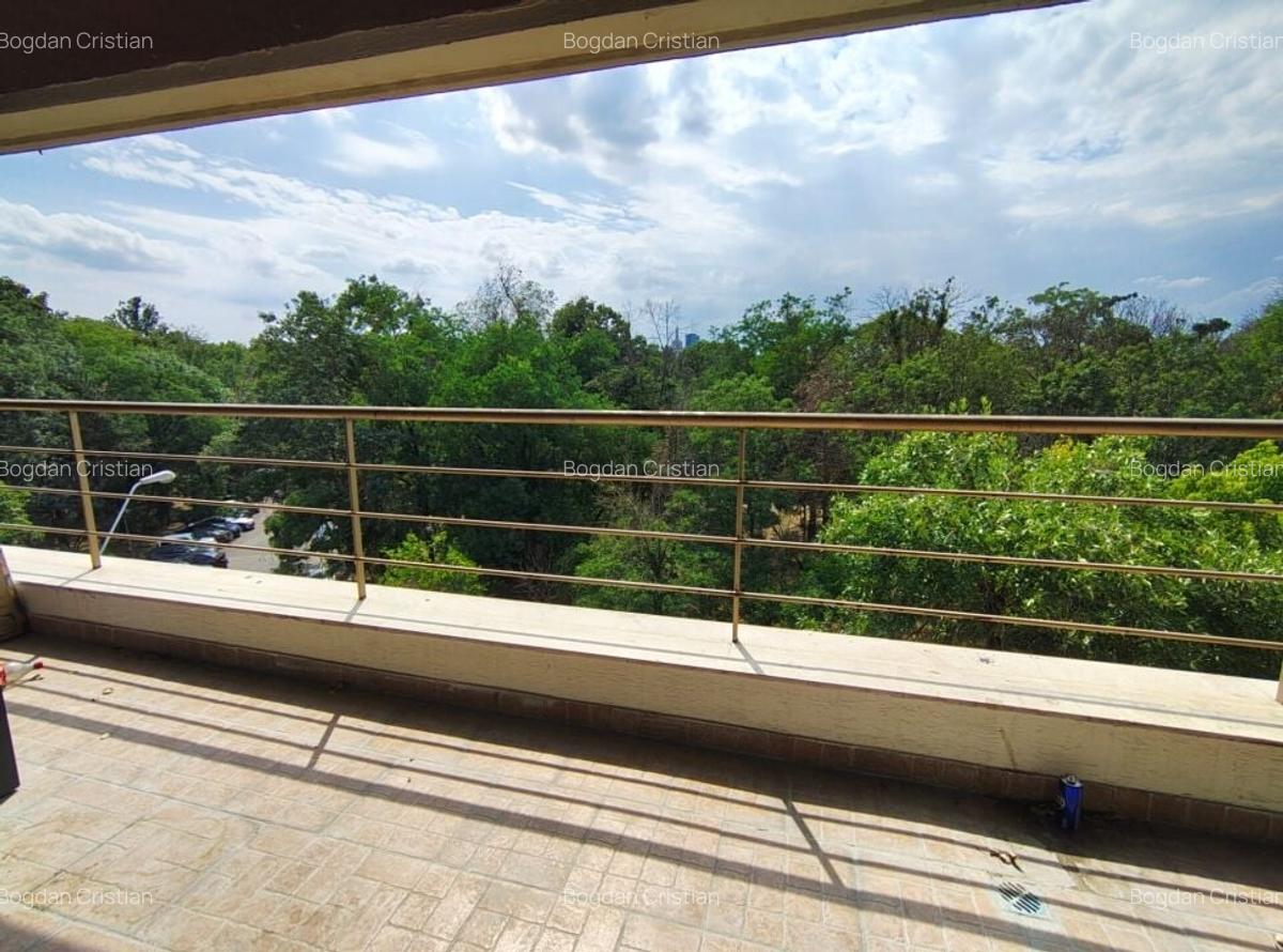 Apartament cu 4 camere decomandat în Herăstrău - 2