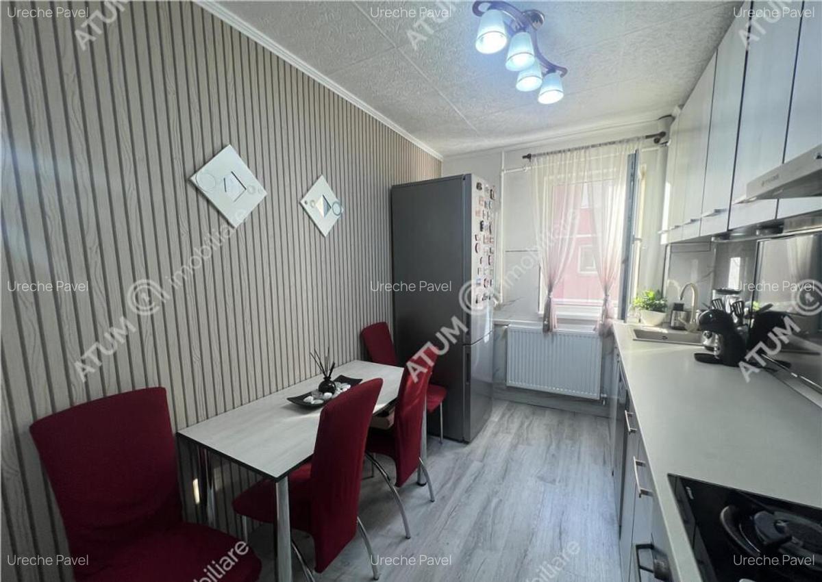 Apartament cu 3 camere decomandate si balcon etaj 2 zona Vas - 4
