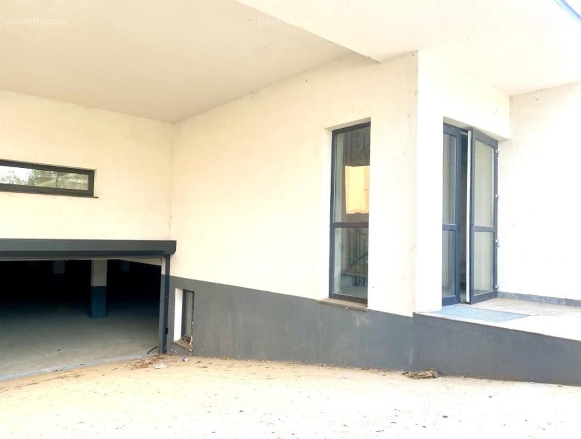 Imobil 900 mp, garaj 10 masini, lift - 2