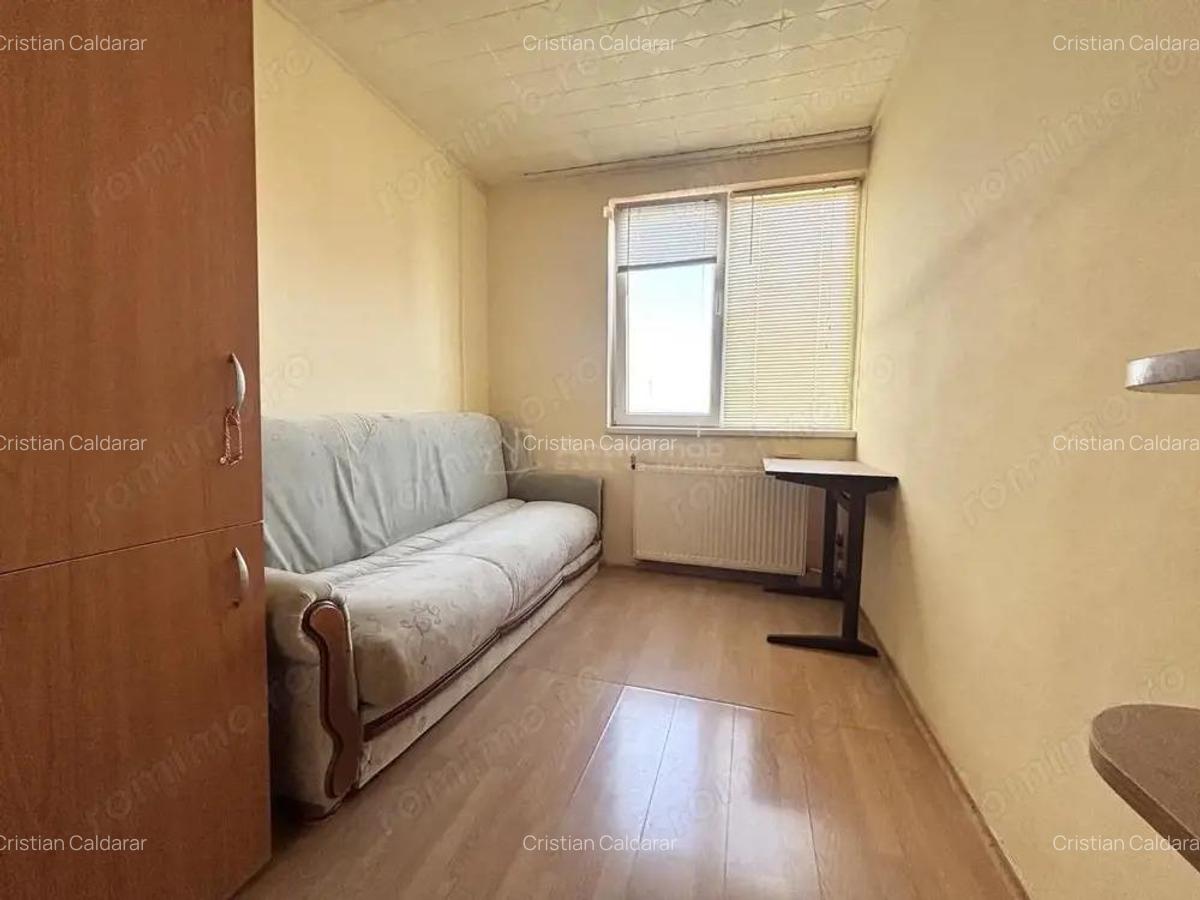 Garsoniera decomandata de vanzare Rogerius - str. Aluminei - etaj 9 - 2 lifturi - 1