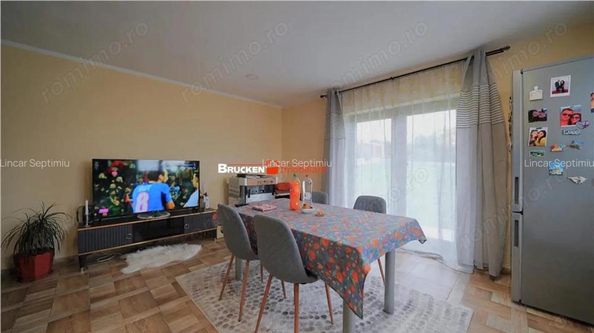 Sanmartin - Vila cu 3 apartamente si potential de inchiriere - 11