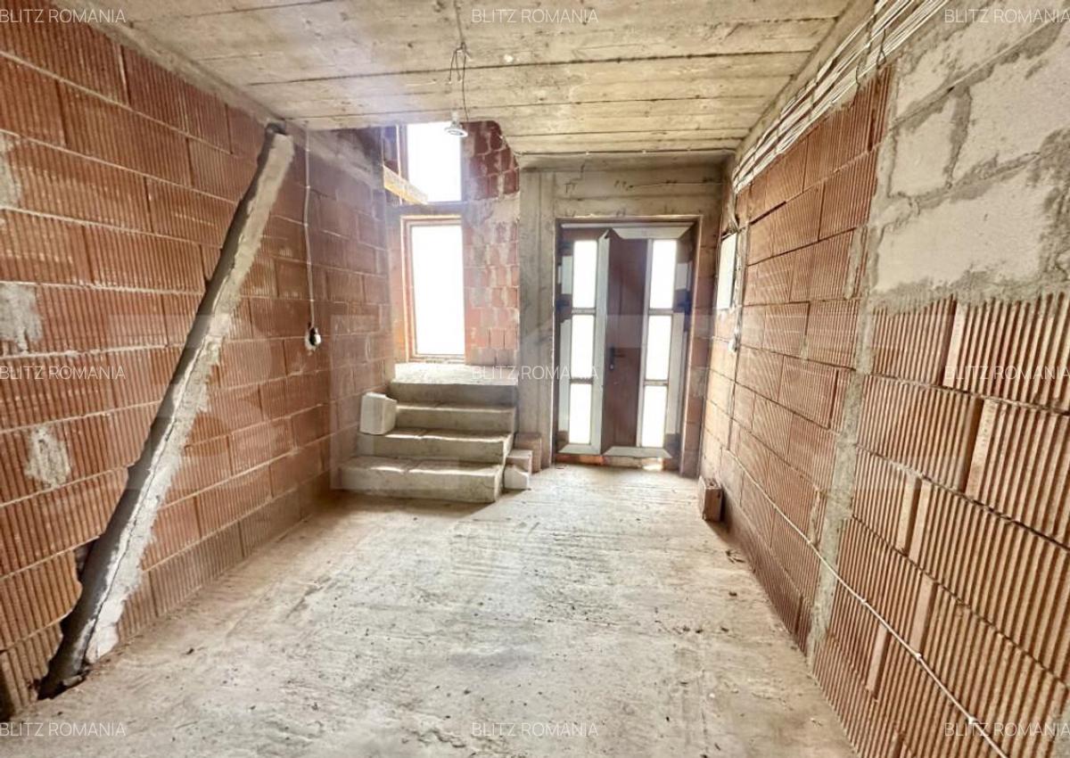 Casa spatioasa cu 5 camere,interior la rosu,423 mp teren,Mic - 4