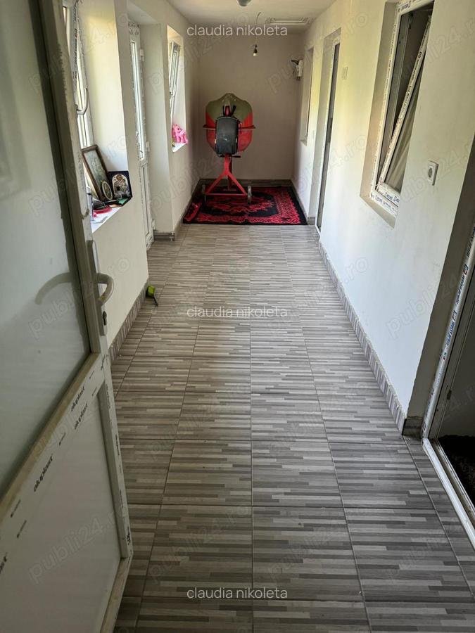 Casa de vanzare 7km de craiova teren 2400mp - 2