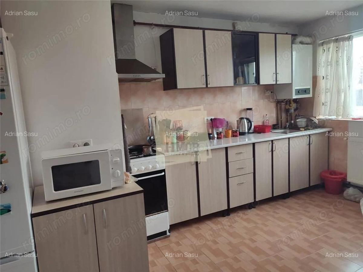 Apartament cu 4 camere 2 balcoane si baie cu fereastra pe Mihai Viteazu - 1