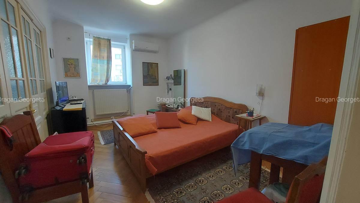 UNIRII-CURTEA DE APEL vanzare  5 camere - 18