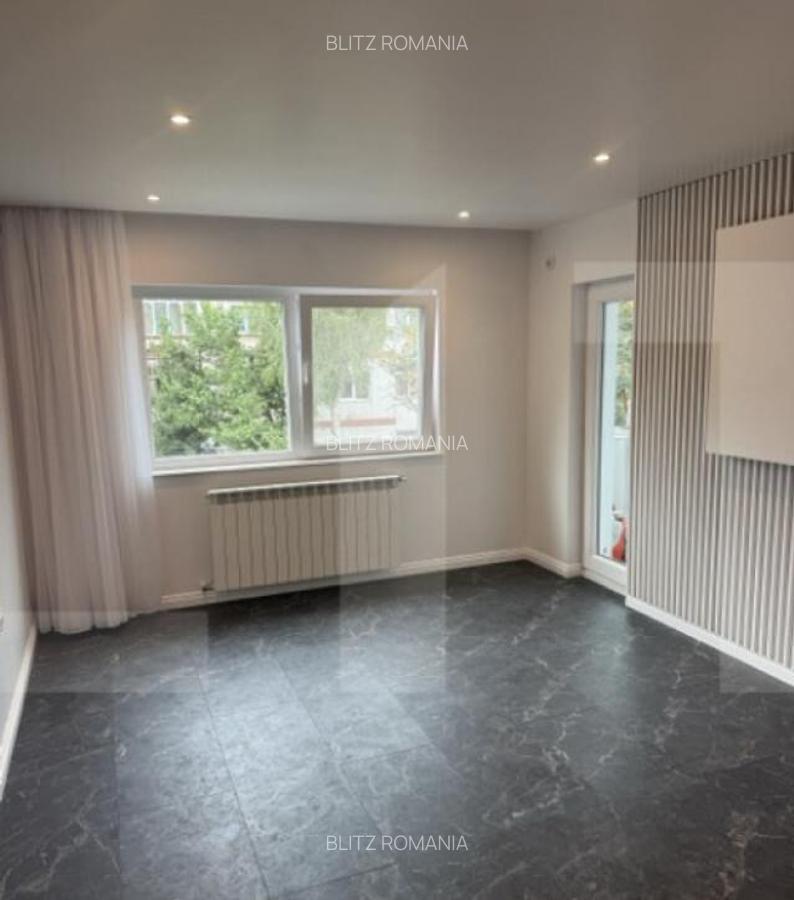 Apartament cu 3 camere, decomandat, 72 mp, zona Pia?a Mare - 1