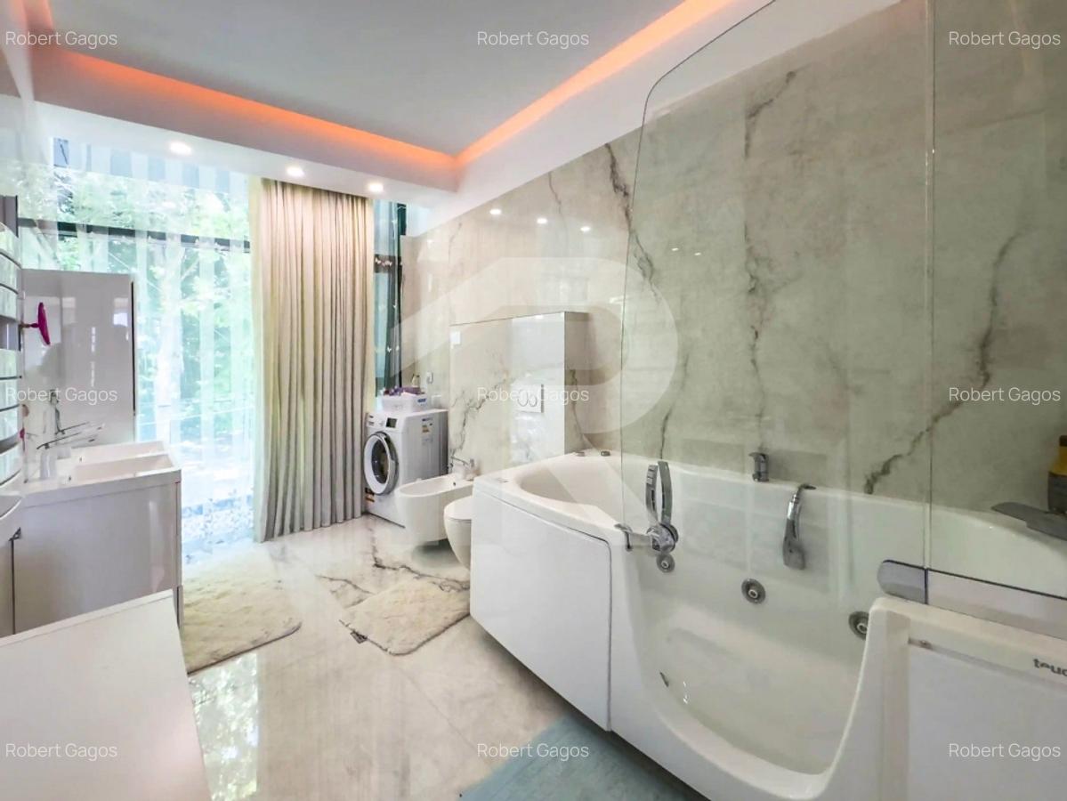 Pe Malul Snagovului, Unde Luxul Devine Cotidian - 23