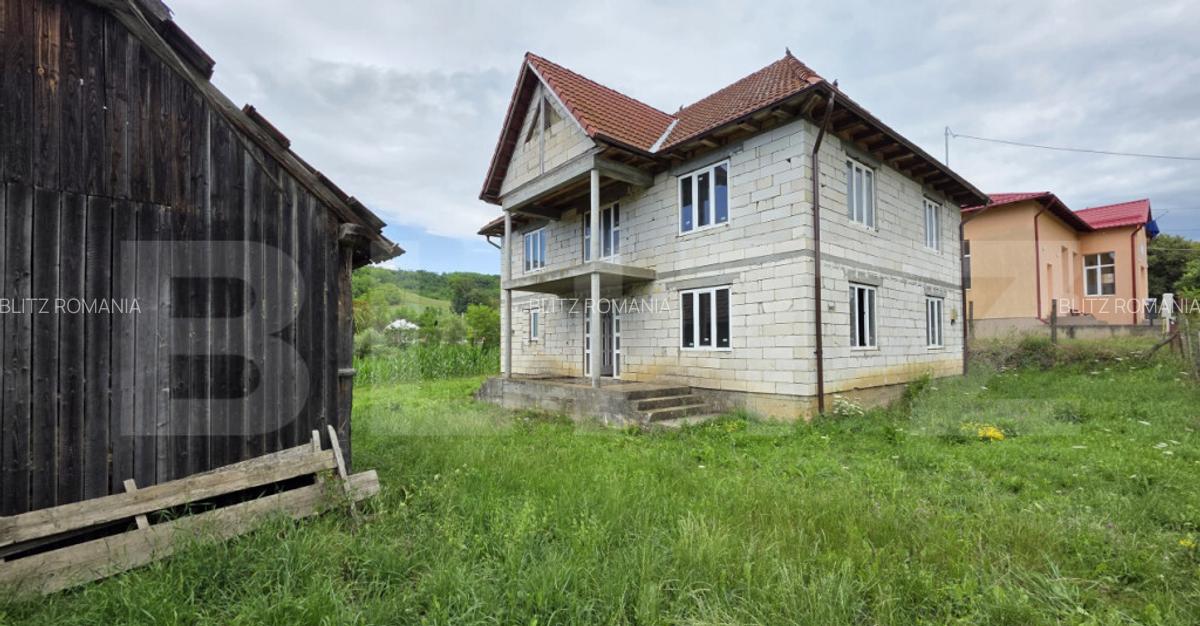 Casa la tara de vanzare, cu 13 ari de teren, la 40 km de Bi - 14