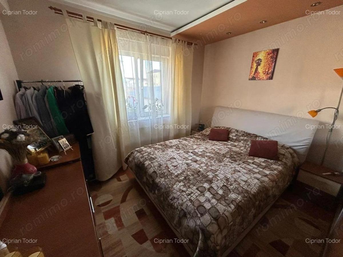 Apartament 3 camere, etaj 1 - zona Cetate - 3