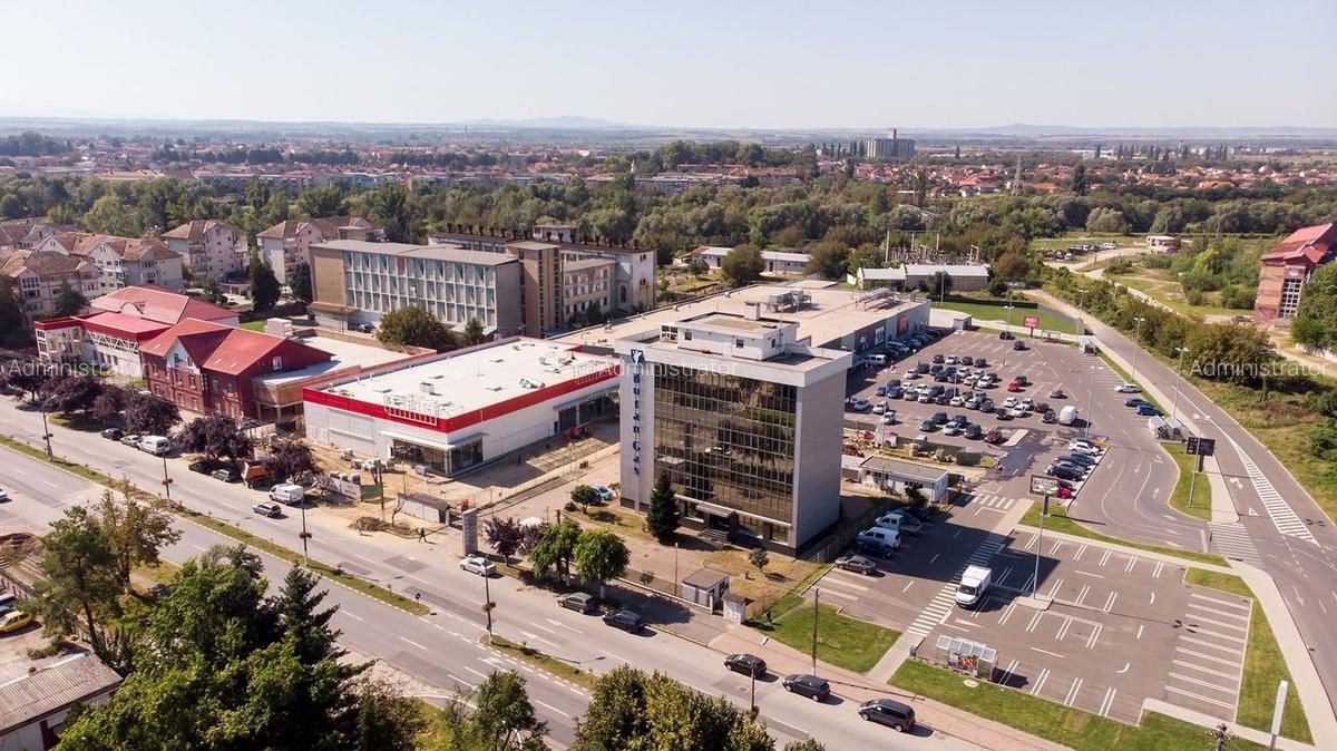 Cladire cu functiuni mixte - 1