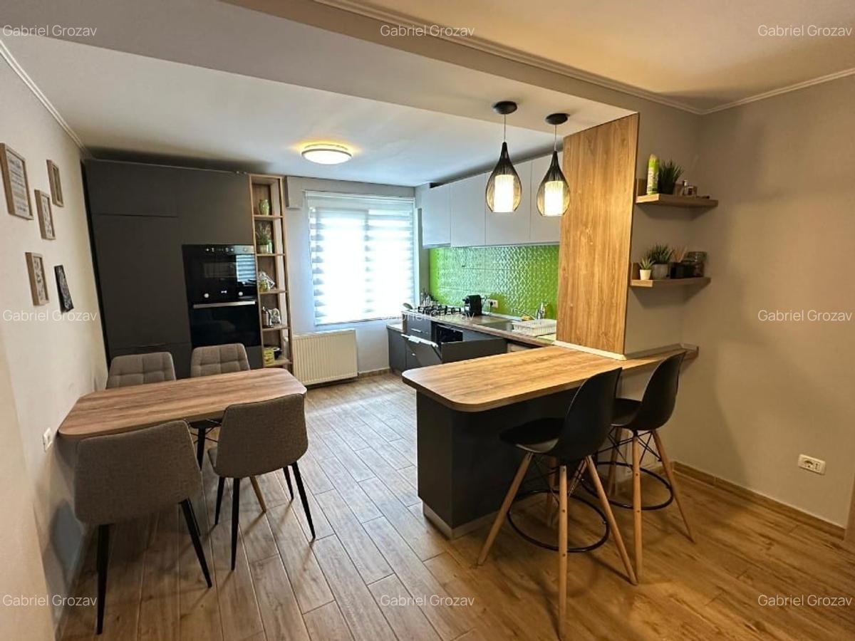 Apartament cu 3 camere semidecomandat în Central - 2