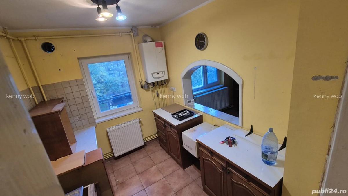 Vand apartament cu 3 camere, situat la etajul 2 din 4, in zona Lipovei - 8