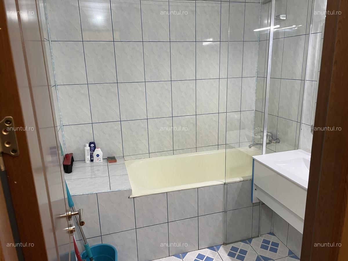 Calea 13 Septembrie intersectie cu Drumul Sarii, frizeria Abbate - 9