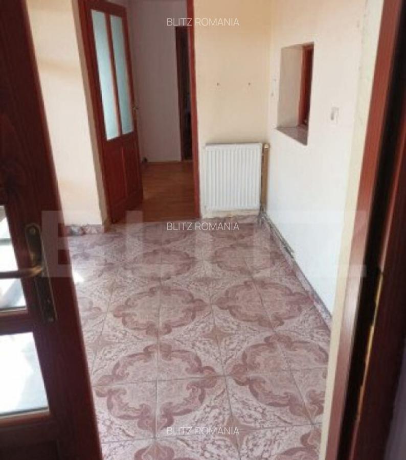 Casa de vanzare cu 5 camere - 2