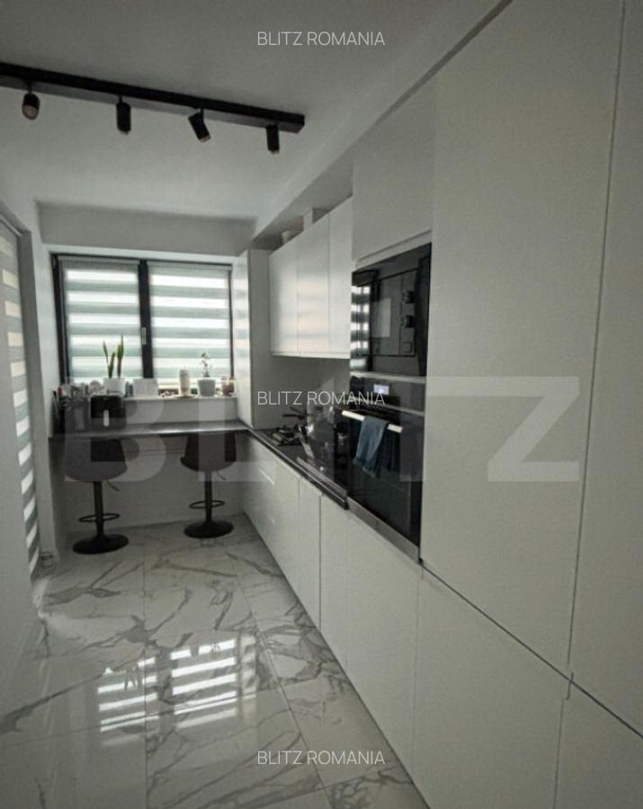 Apartament de vanzare, cu 4 camere, 114 mp totali, zona Univ - 13