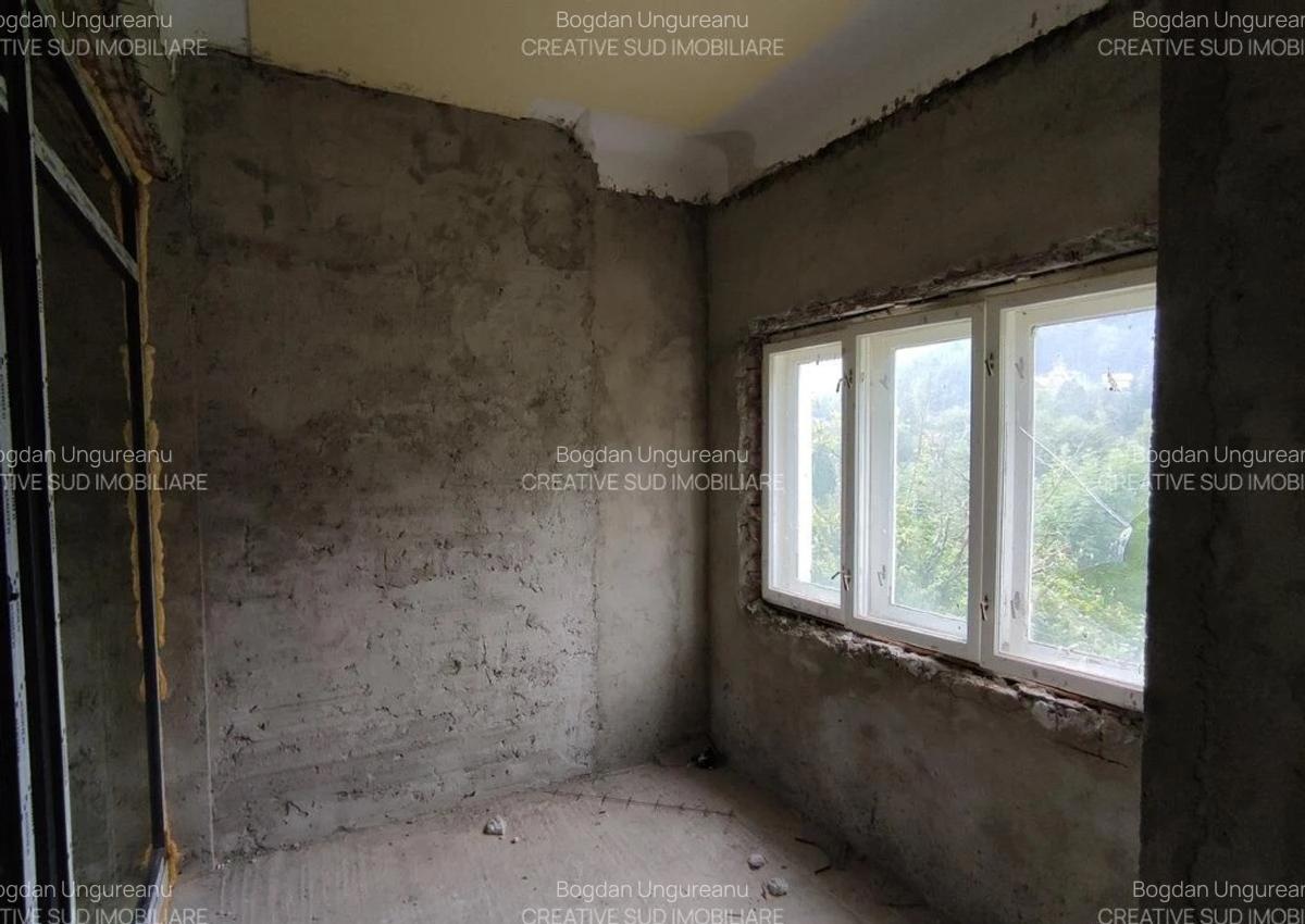 Sinaia / Peles - Vila D+P+M - 10 Camere - 260 mp utili - 700 mp teren - 9