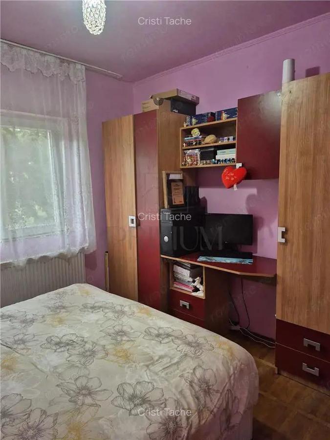 DAMBOVITA - ETAJ 2 - BLOC IZOLAT - 3 camere - 2 bai - 2 balcoane - centrala proprie - 11