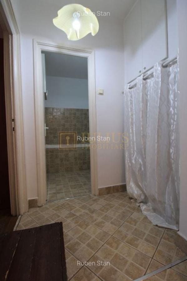 Apartament cu 3 camere semidecomandat, mobilat în Ultracentral - 6
