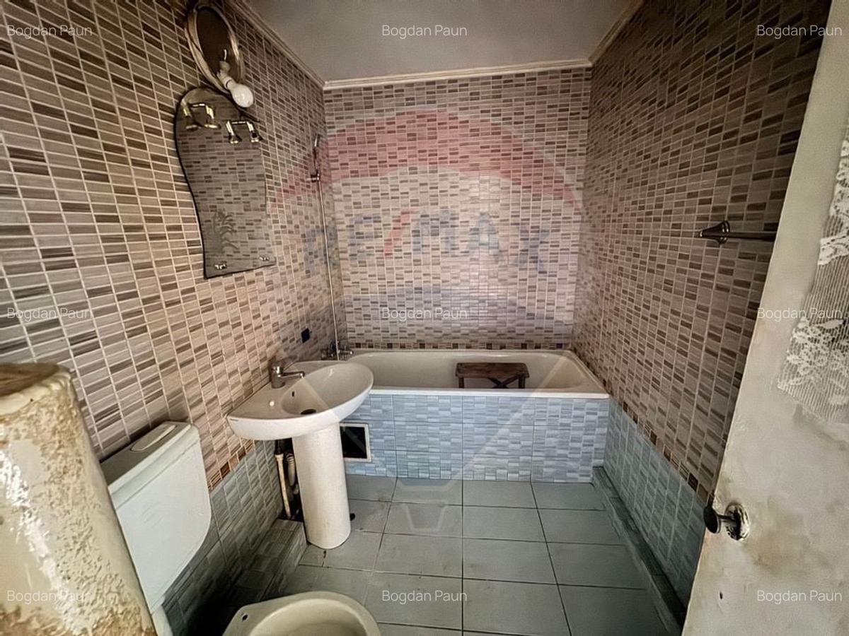 Apartament de vanzare, cu 3 camere decomandat  ZONA NORD - 7