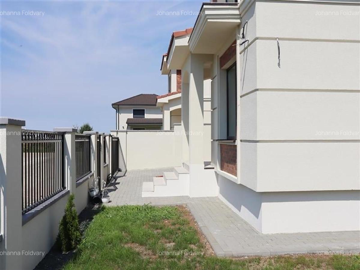 Casă cu 5 camere în Dumbrăvița - 23