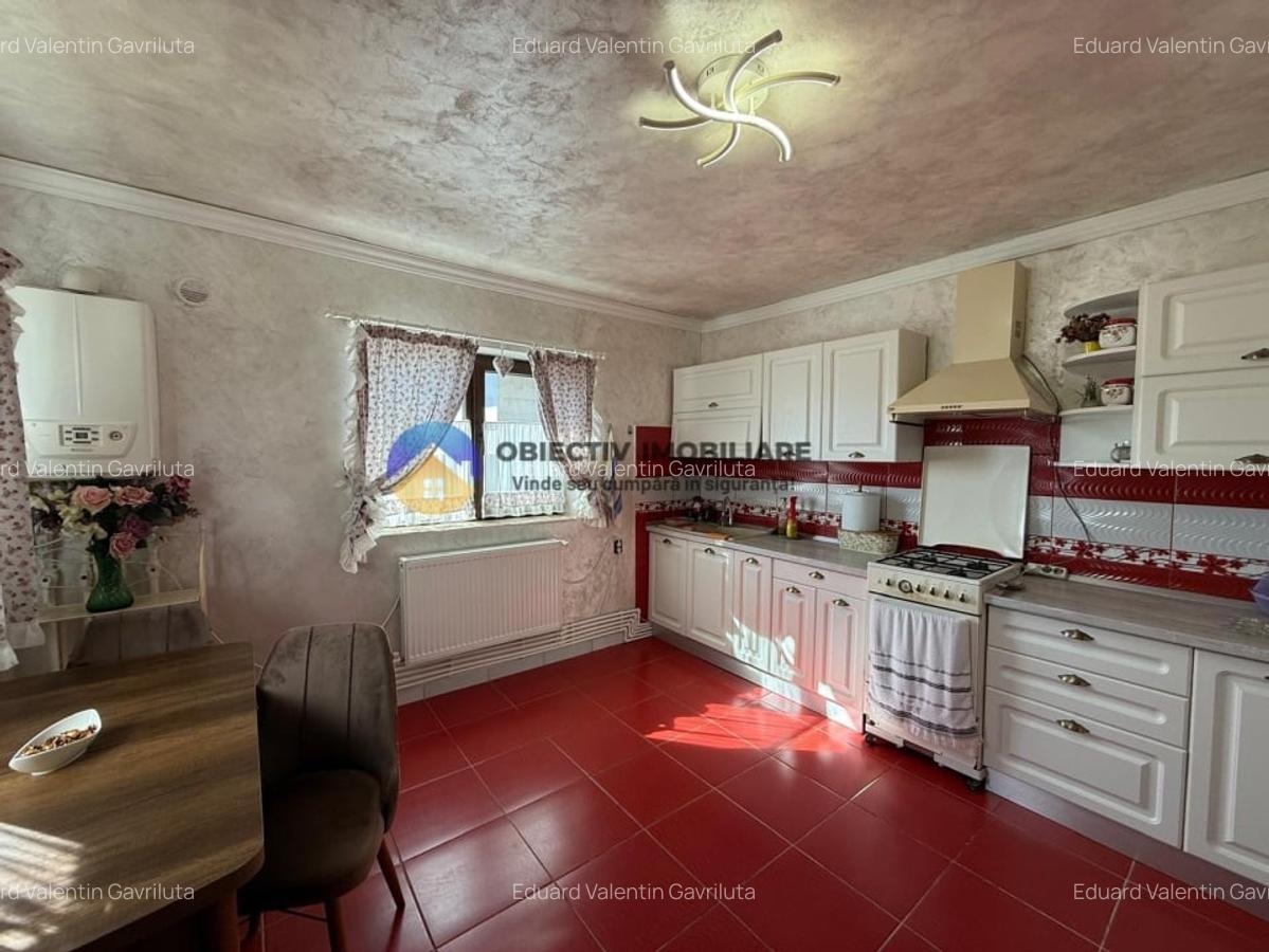 Casa + Teren de Vanzare cu Vedere la Munte - 11