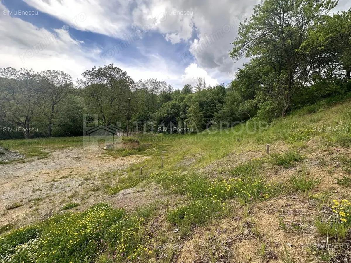Teren intravilan 3054mp cu utilitati+constructie pe teren, langa vila Bran - 2