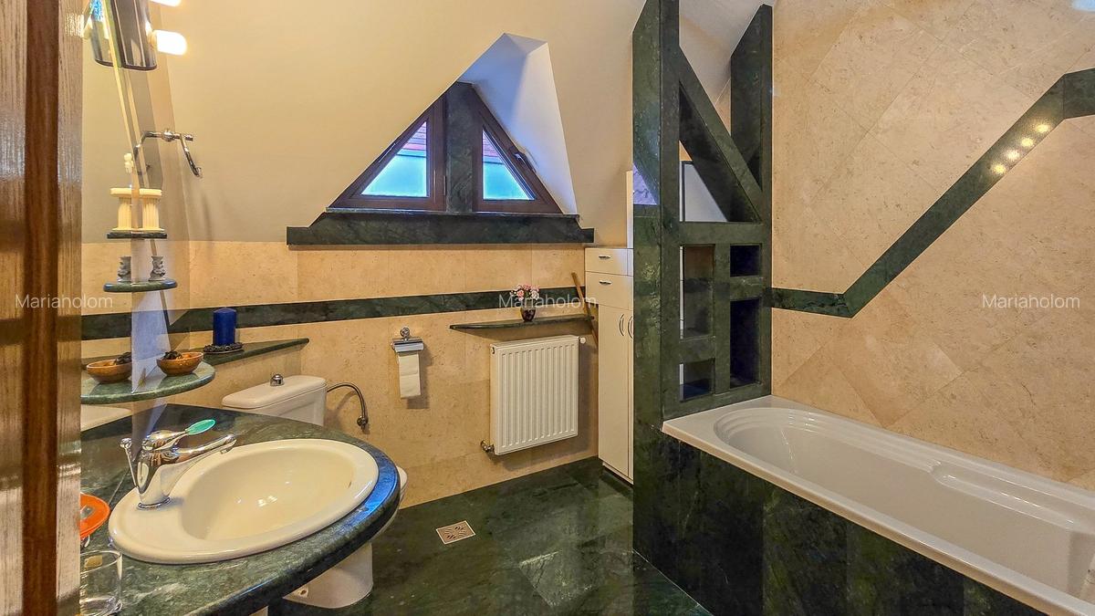 Vilă de lux, vedere superbă la munte, P+M, teren 456 mp, Bușteni - 19