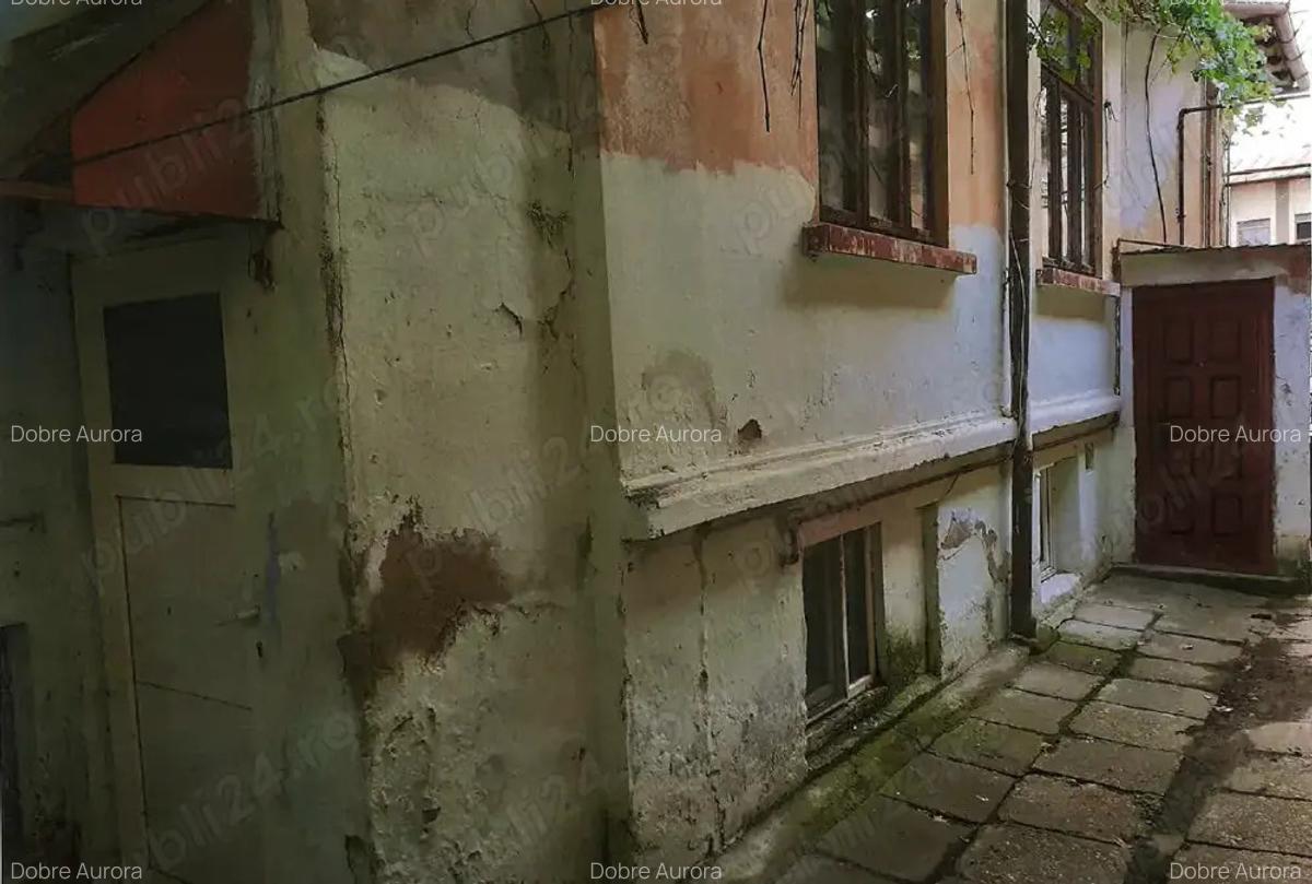 Vanzare teren ?i construc?ie, zona centrala hala traian - 4