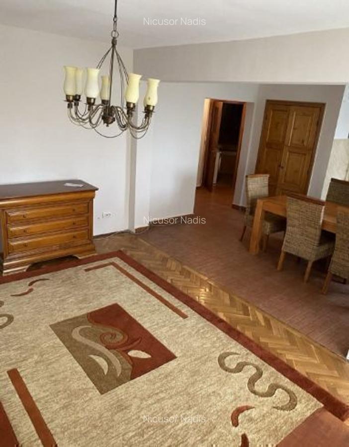 Apartament de vânzare - 4