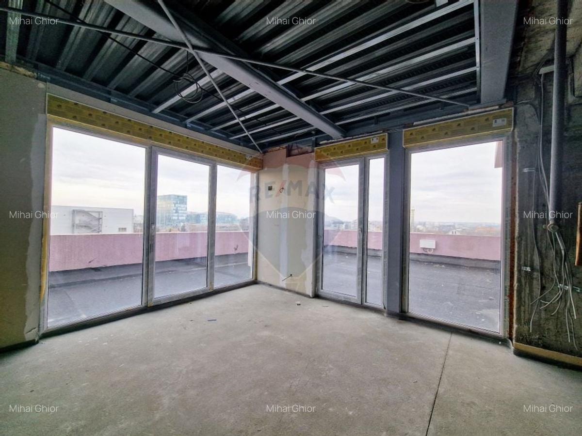 Apartament cu 5 camere semidecomandat în Dămăroaia - 2