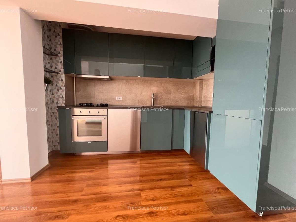Vând apartament de 3 camere cu suprafață de 66 mp plus balcon de 4 mp - 5