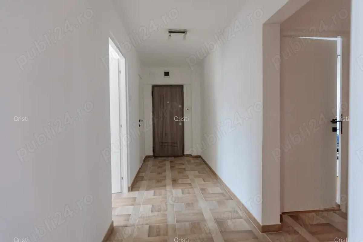 Vand apartament 3.camere str Mihai Viteazu (zona liceu info) - 1