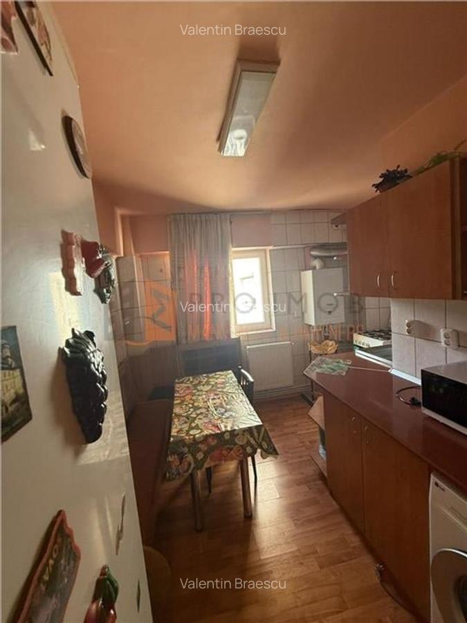 Apartament 3 camere cf 1  semidecomandat zona Micro 3 - 5