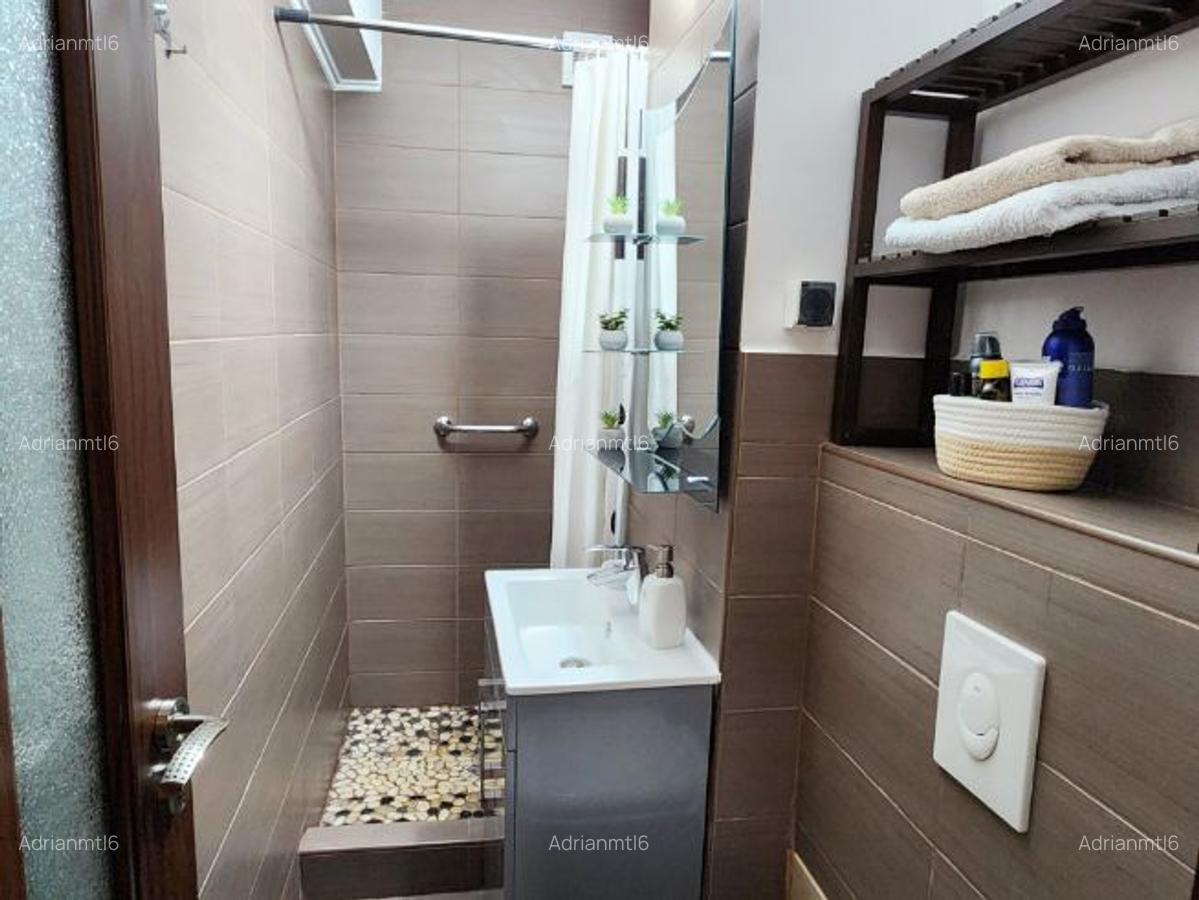 Apartament de vanzare cu 4 camere , renovat - 2