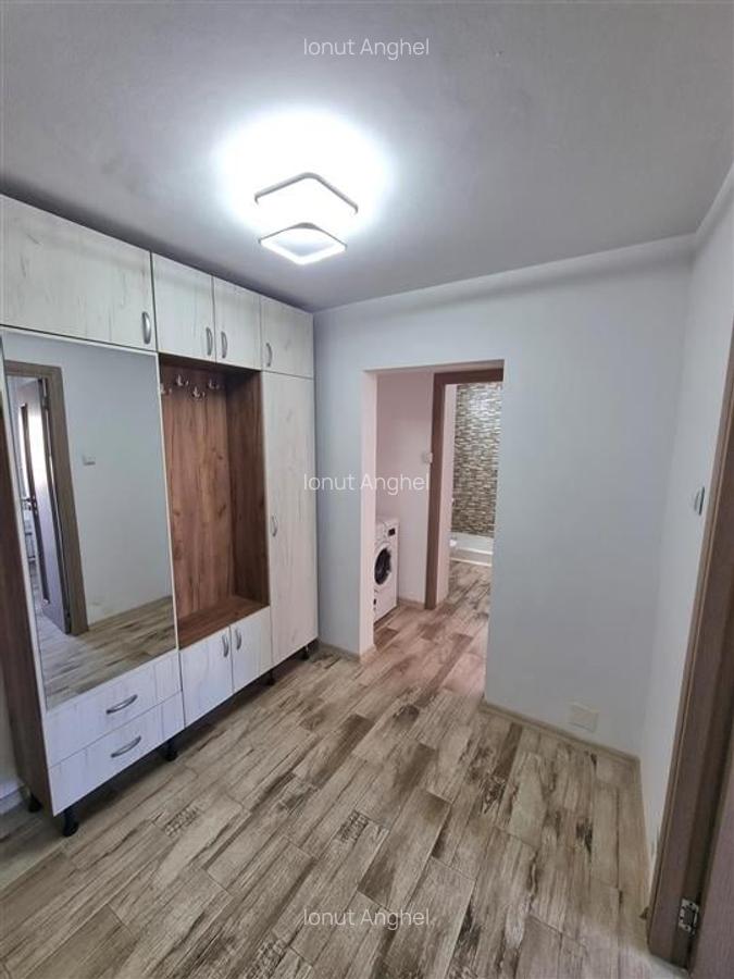 Apartament doua camere decomandat - etajul 1 - geam la baie - mobilat si utilat - 8