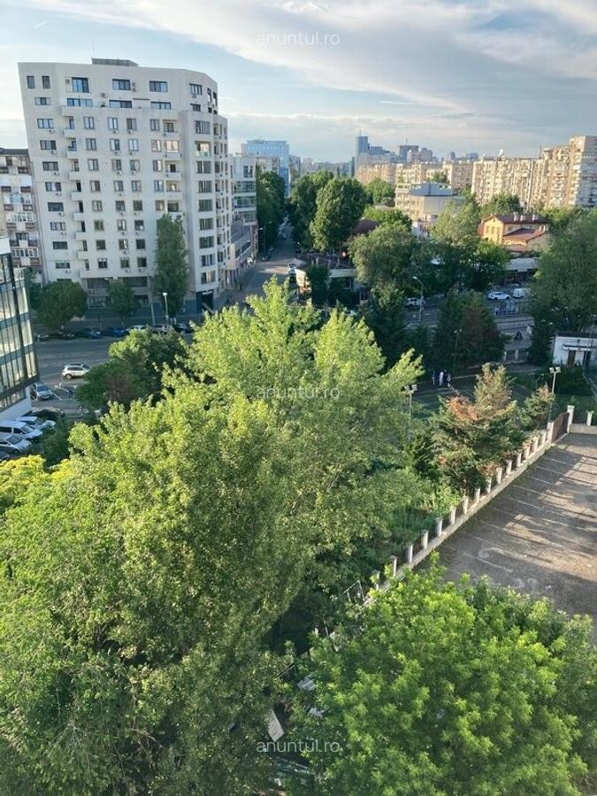 Timpuri Noi, Tineretului - 15